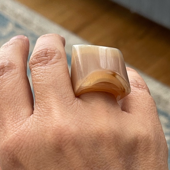 Carved natural horn ring - Picture 7 of 9